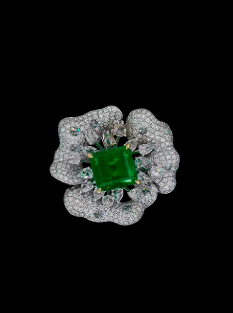 3.86ct Emerald Muzo Green Flower Trio